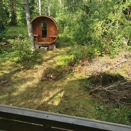Paiveli Kopli Ratastel Maja Ja Tuennisaun * Mustjala